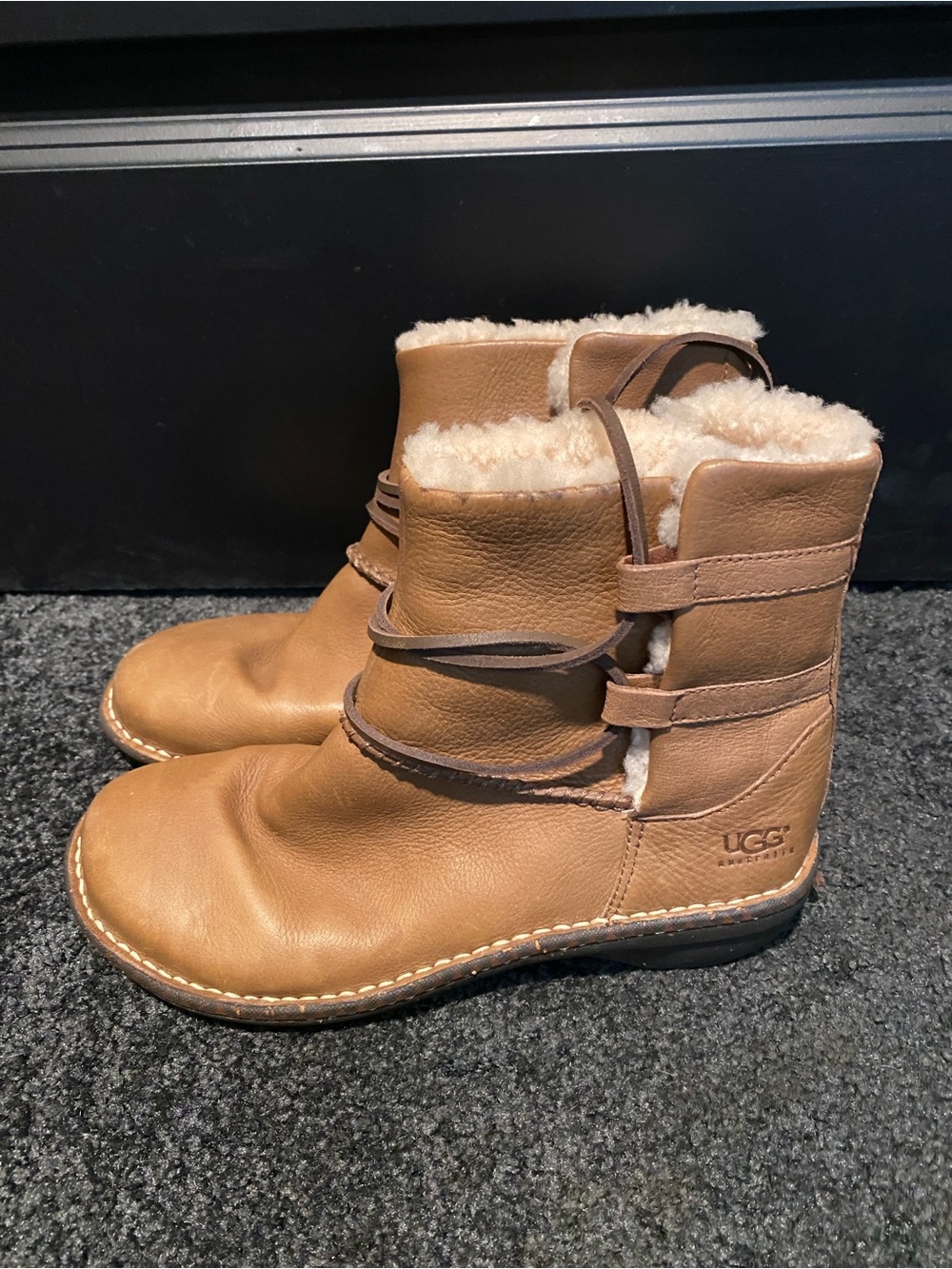 UGG Caspia 1932 tan leather boots with sheepskin lining